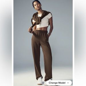 Alo. Accolade Straight Leg Sweatpant.Espresso.Brand new. Size Small